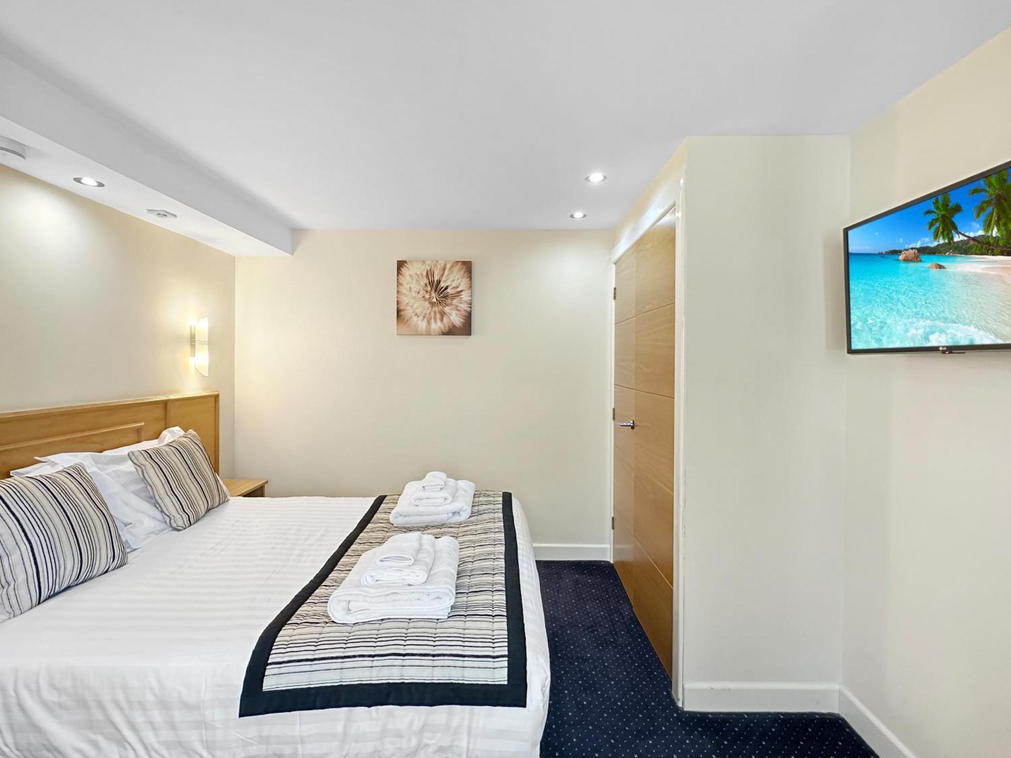 Granada Apartments Queens Mansions * Blackpool